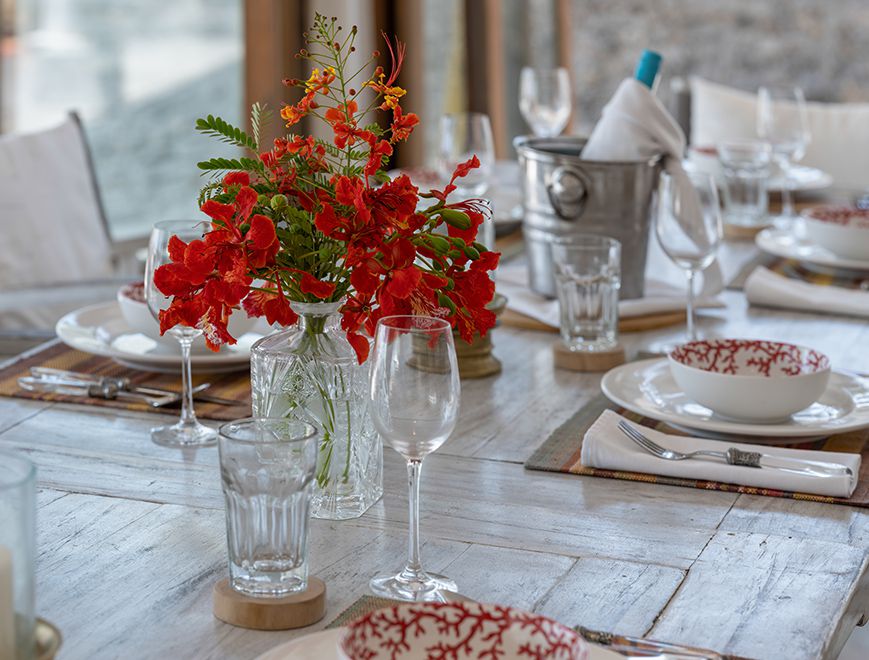 Voyage - Elegant table set up